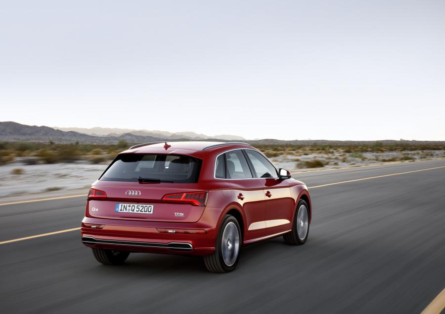 Audi Q5 TFSI Quattro S-Line 2016 года  (WW) (фото 2 из 110)